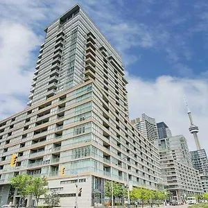 Three-bedroom With Free Parking Nearby Cn Tower With Lake View Apartment